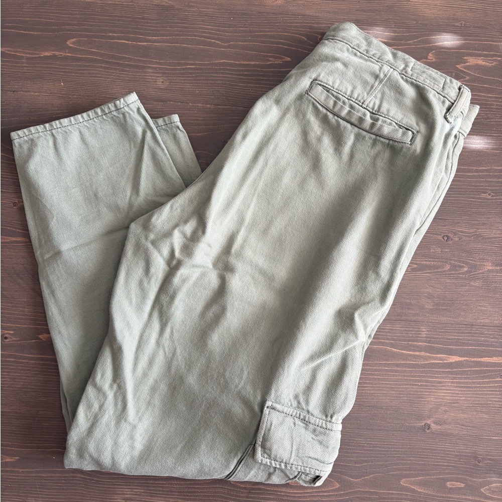 Levi’s Green Cargo Ankle Pants